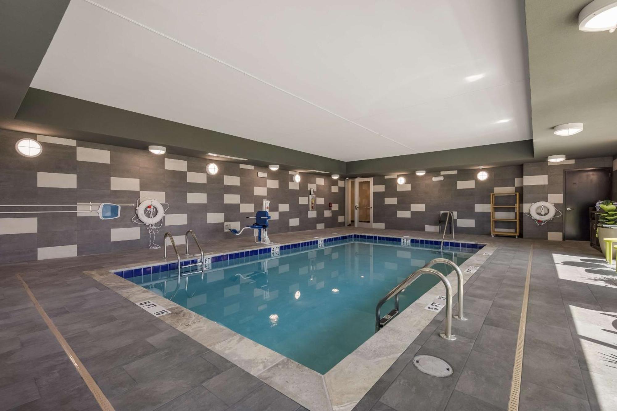 Home2 Suites By Hilton Куквилл Экстерьер фото